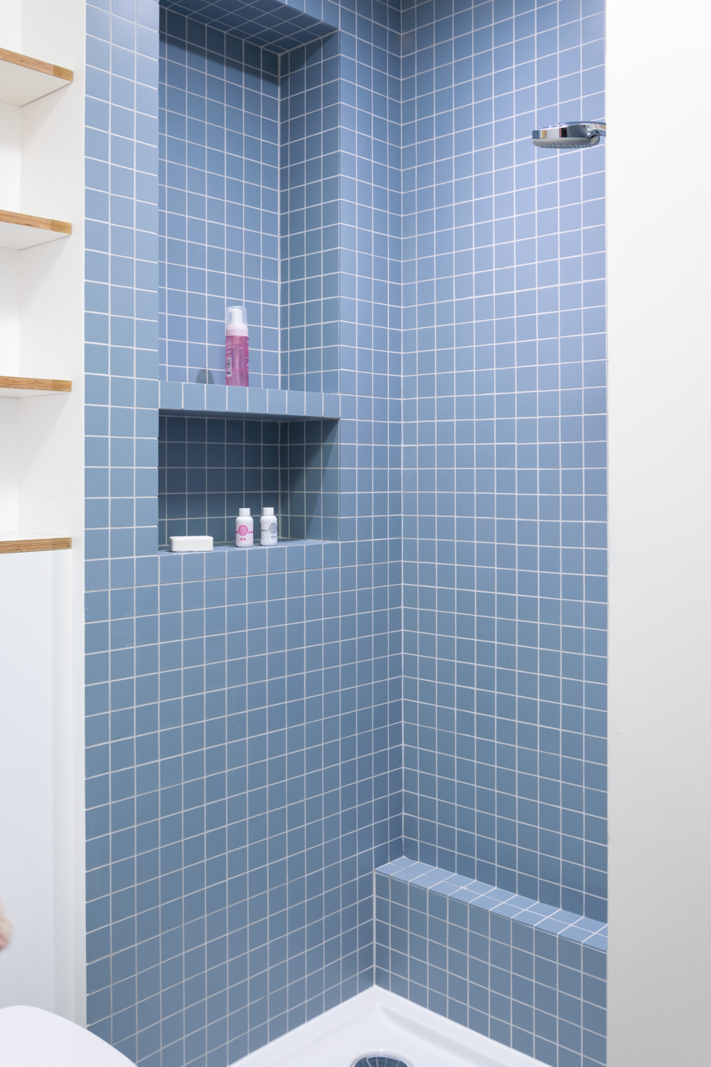 douche-mosaique-bleu-niche-deco-architectes-huber